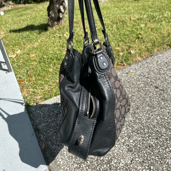 Coach Black Signature Canvas Shoulder Bag - Picture 4 of 6